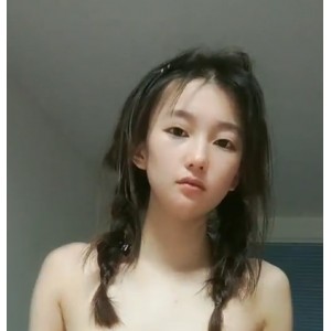 网红十柒学姐自拍私藏合集24部16.3G，清纯眼镜娘黑丝长腿汁水淋漓