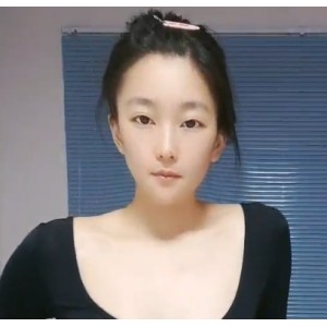 网红十柒学姐自拍私藏合集24部16.3G，清纯眼镜娘黑丝长腿汁水淋漓